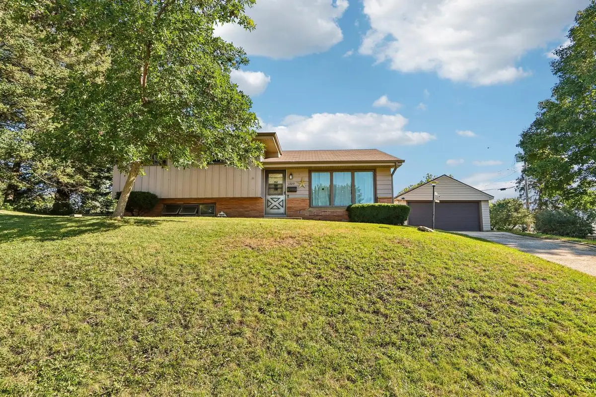 1229 Ed-Mar CIRCLE, Waukesha, WI 53188 - #1
