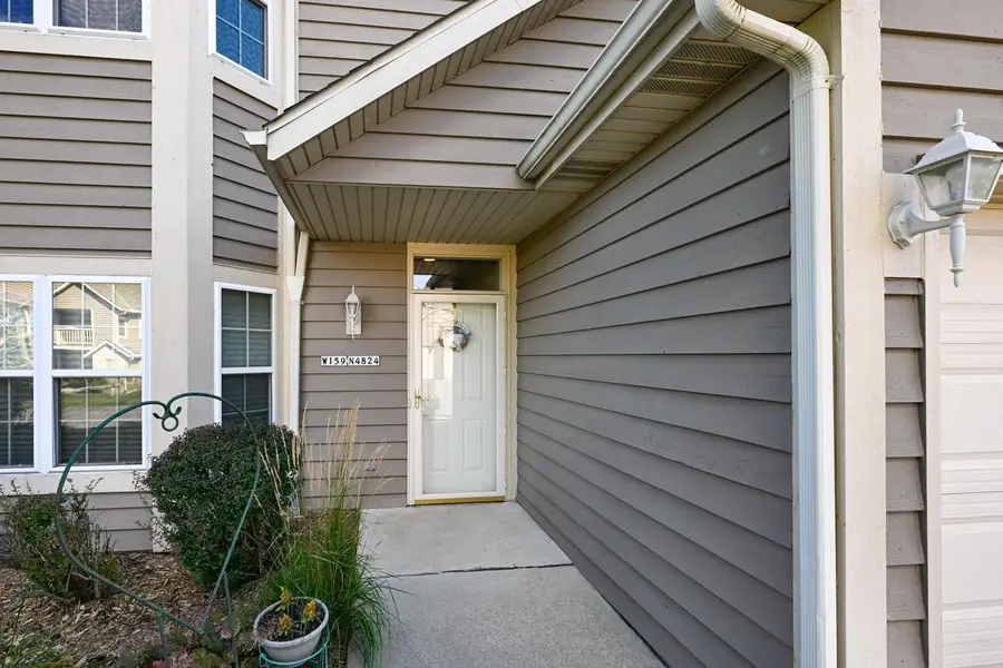 W159N4824 Graysland DRIVE, Menomonee Falls, WI 53051 - #2