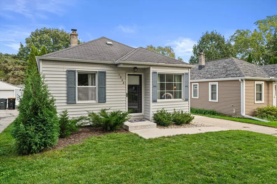 1908 N 118th STREET, Wauwatosa, WI 53226 - #3