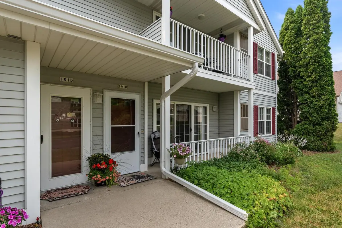 191 Bur Oak LANE #B, Grafton, WI 53024 - #1