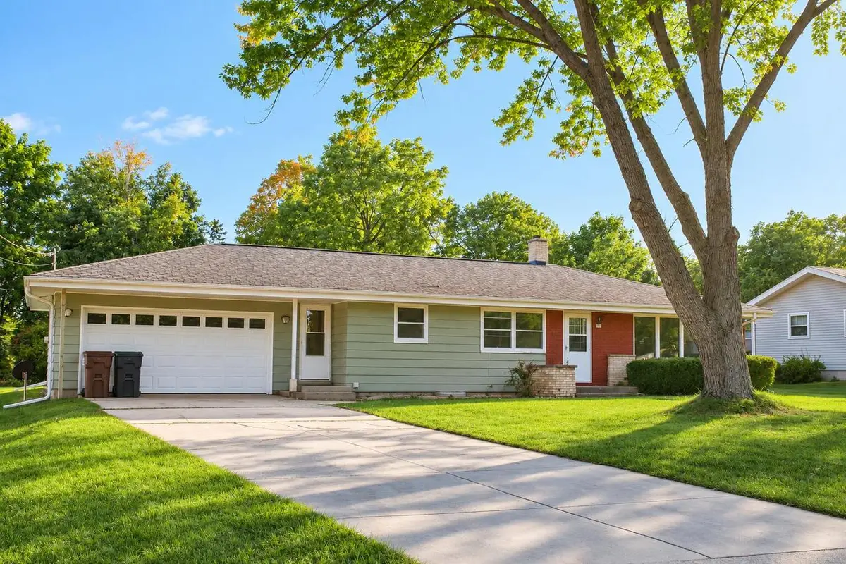 707 Emmer AVENUE, Fredonia, WI 53021 - #1