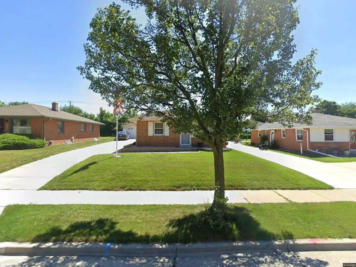 2429 W Carpenter AVENUE, Milwaukee, WI 53221 - #1