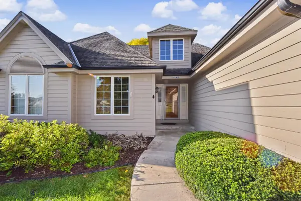 19185 Stonehedge DRIVE #B, Brookfield, WI 53045