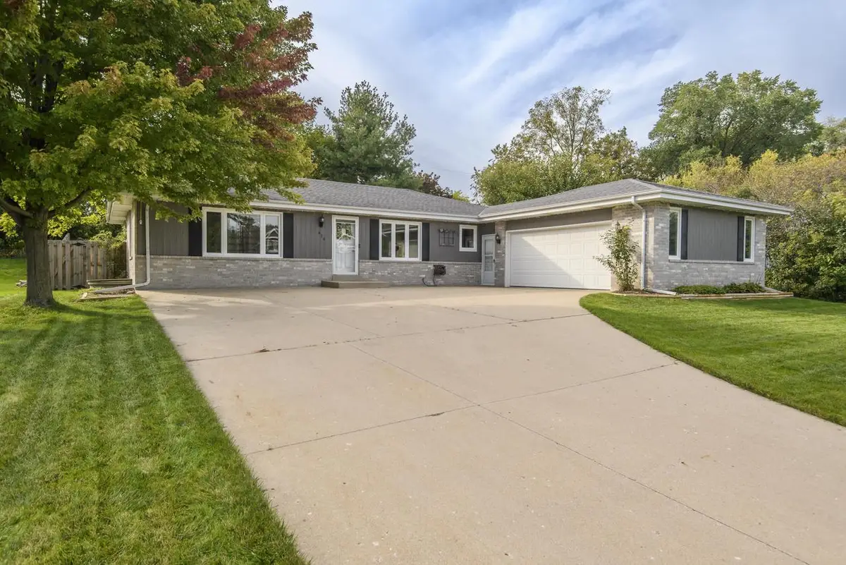 414 Whipple Tree LANE, Waterford, WI 53185 - #1