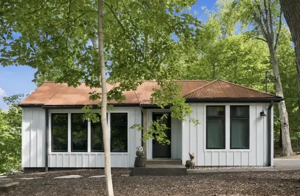 N1370 Bird LANE, Fontana, WI 53125