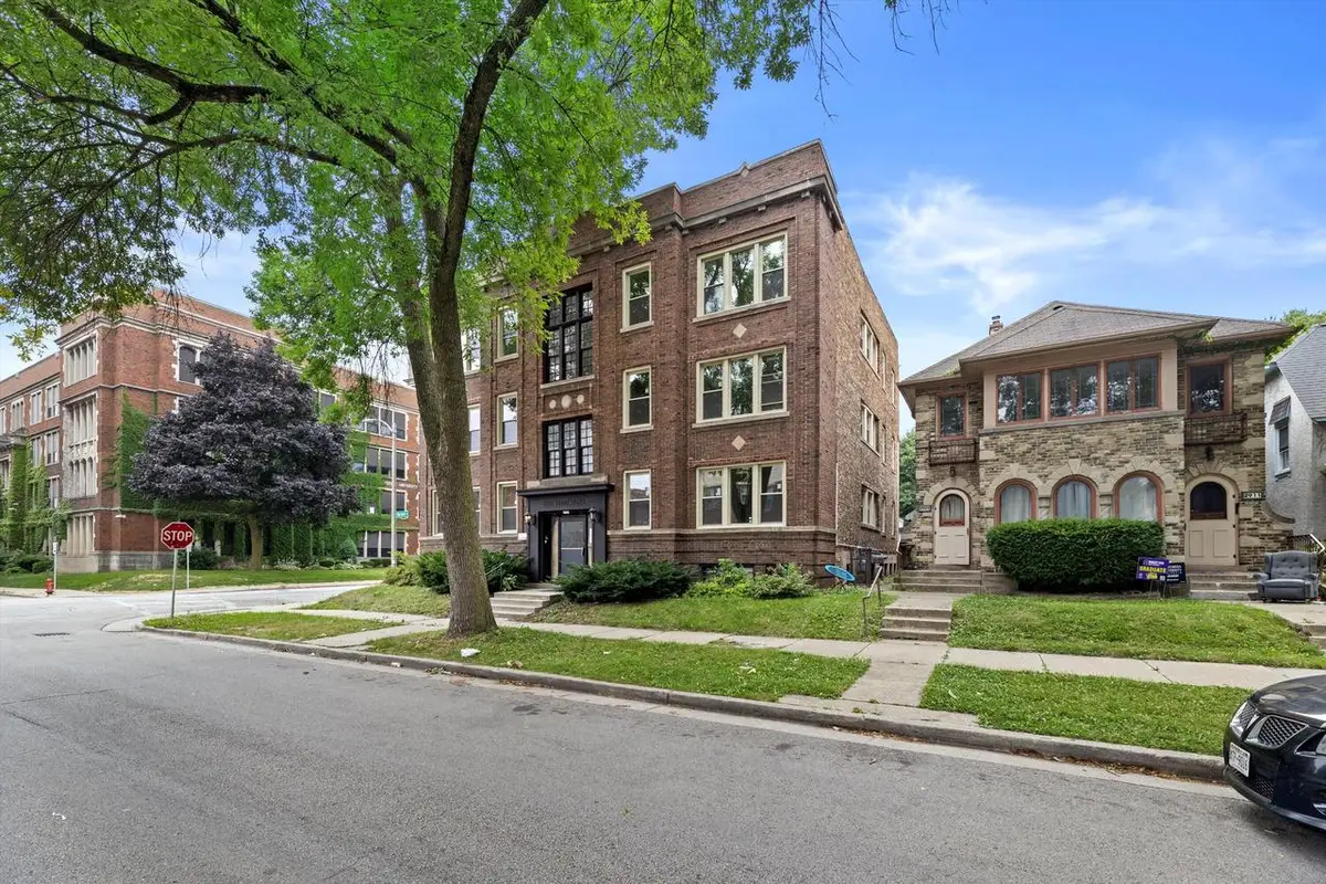 2905 N Bartlett AVENUE, Milwaukee, WI 53211 - #1