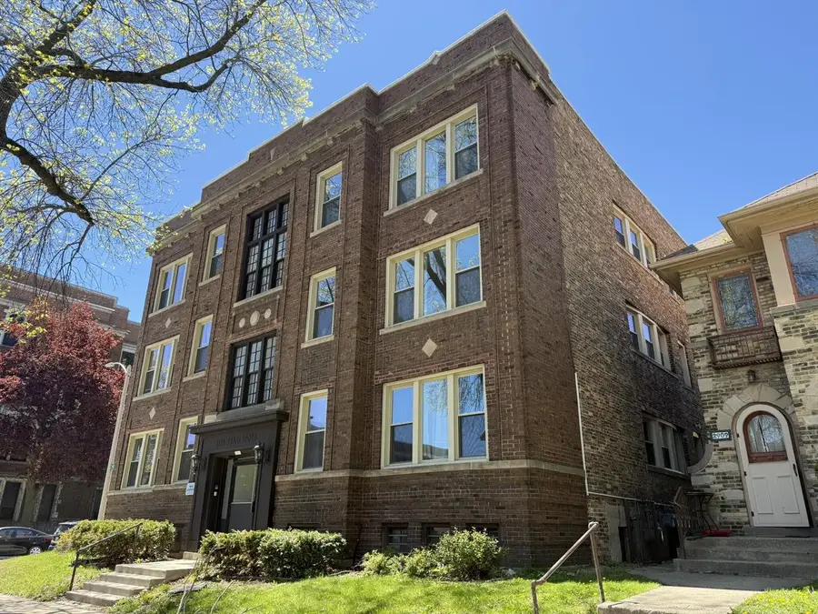 2905 N Bartlett AVENUE, Milwaukee, WI 53211 - #3