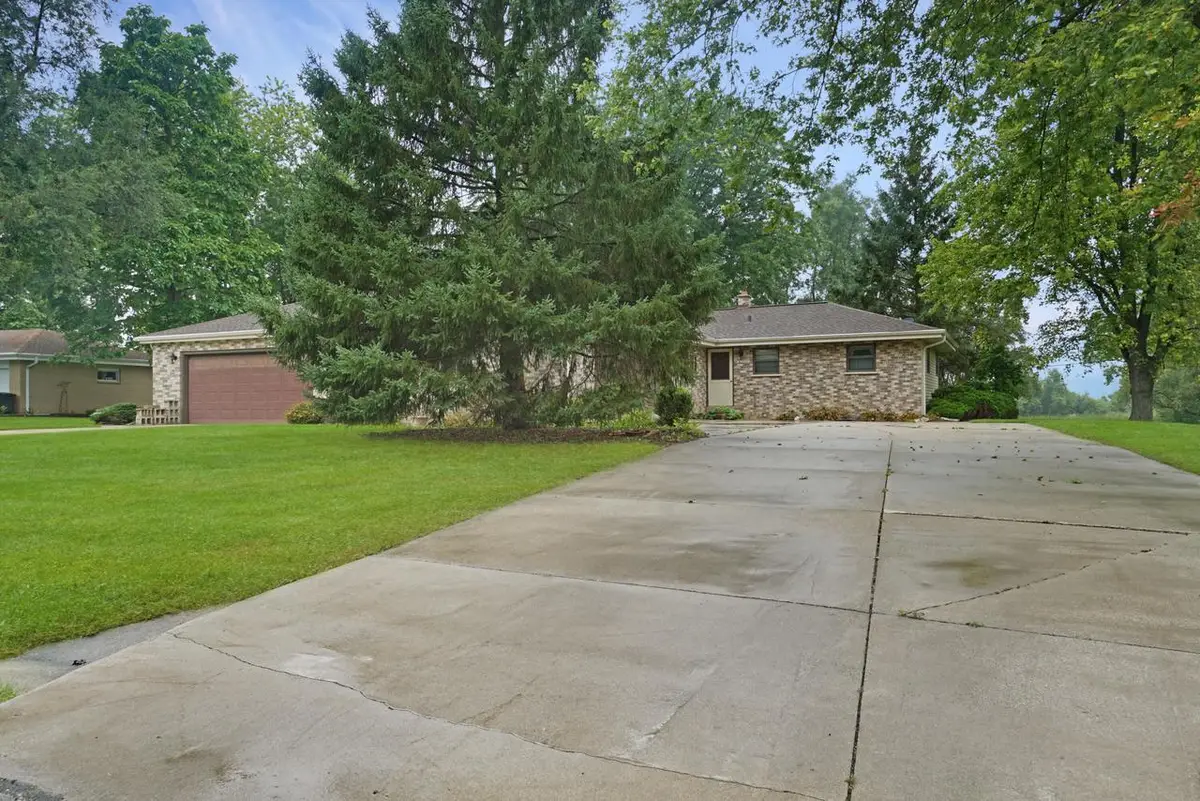 W183N5895 Spruce LANE, Menomonee Falls, WI 53051 - #1