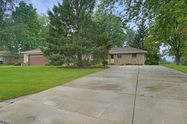 W183N5895 Spruce LANE, Menomonee Falls, WI 53051