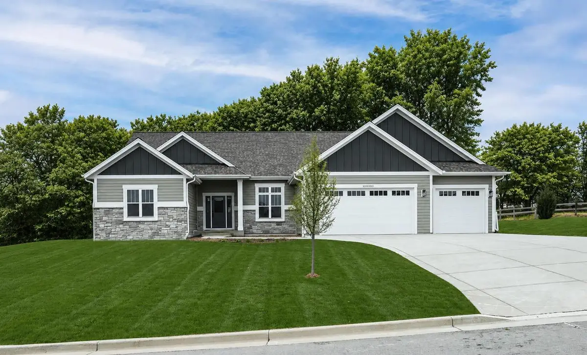 W254N5593 Crescent Hill DRIVE, Sussex, WI 53089 - #1