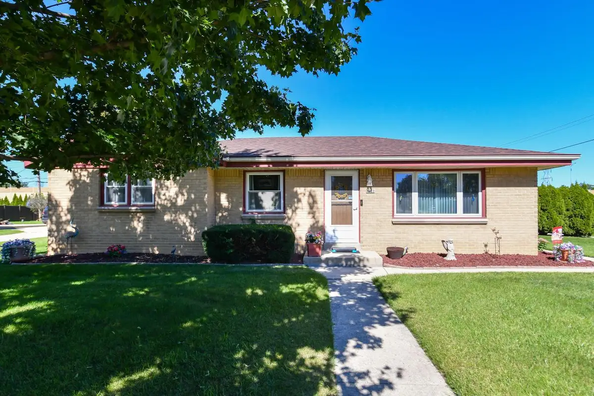6220 W Van Norman AVENUE, Greenfield, WI 53220 - #1