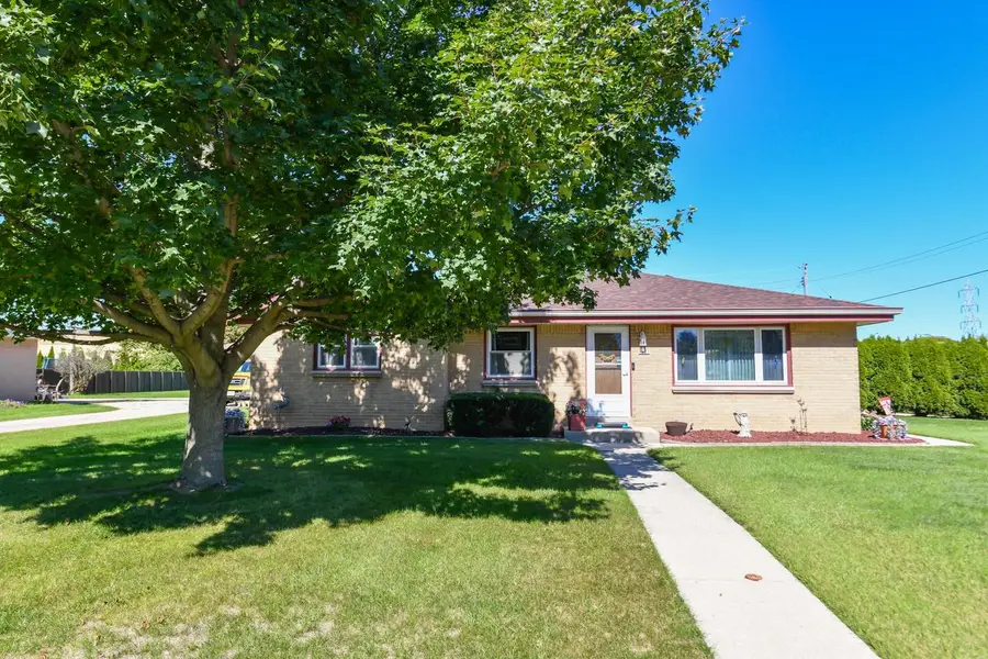 6220 W Van Norman AVENUE, Greenfield, WI 53220 - #2