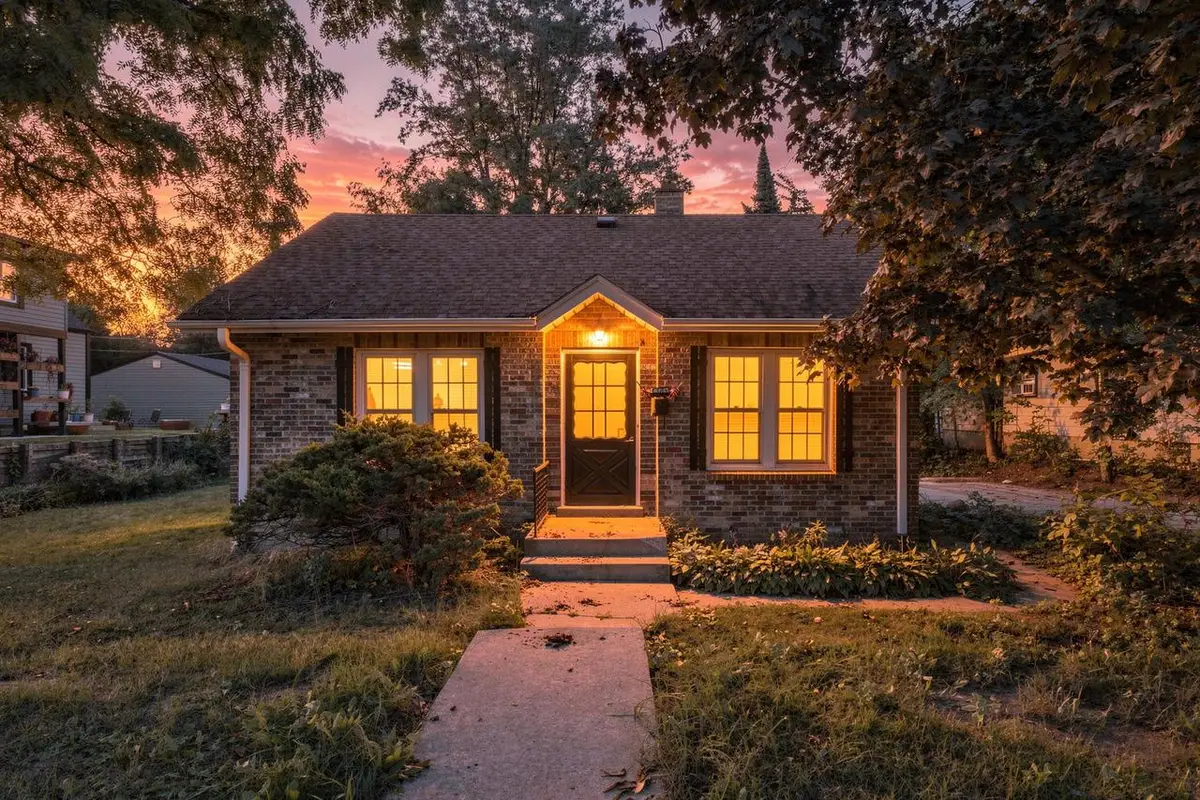 3364 S Chase AVENUE, Milwaukee, WI 53207 - #1