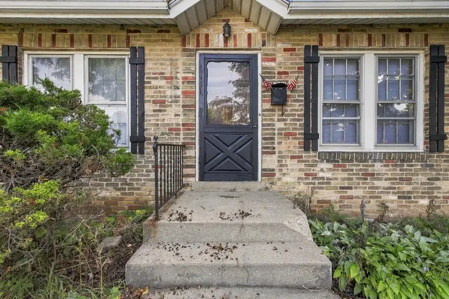 3364 S Chase AVENUE, Milwaukee, WI 53207 - #2
