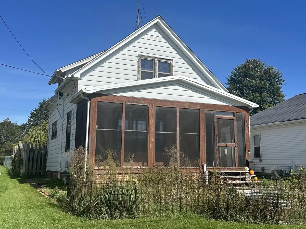 532 Leavens AVENUE, Sheboygan Falls, WI 53085 - #1