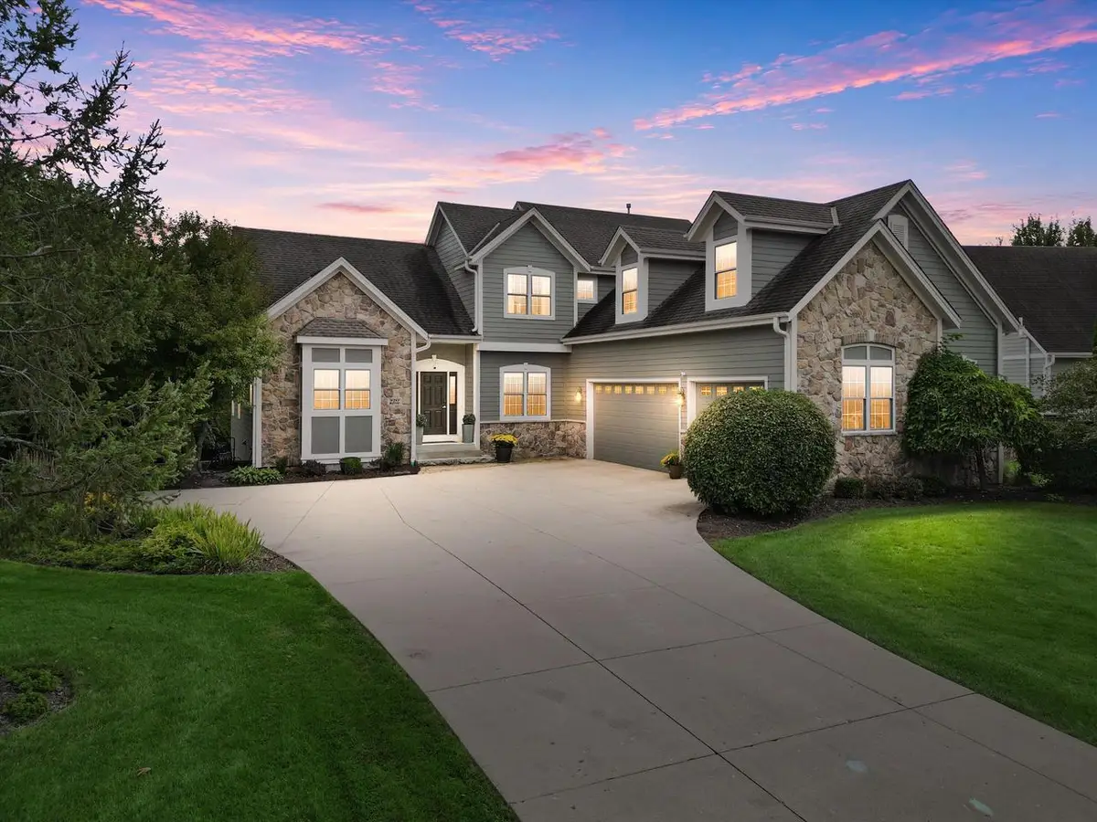 W243N2710 Creekside COURT, Pewaukee, WI 53072 - #1