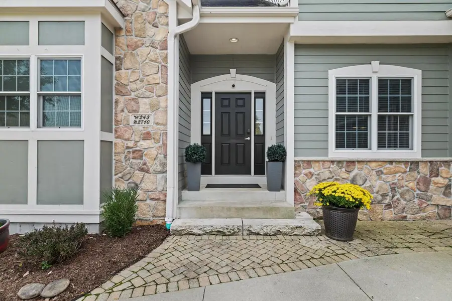 W243N2710 Creekside COURT, Pewaukee, WI 53072 - #3