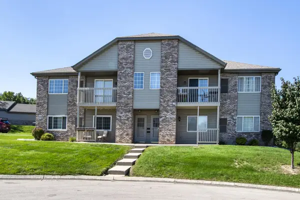 W170S7579 Gregory DRIVE #E, Muskego, WI 53150