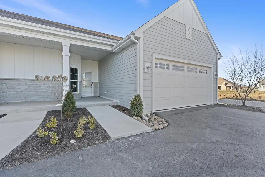 1383 Prairie Creek CIRCLE #16E, Oconomowoc, WI 53066 - #2