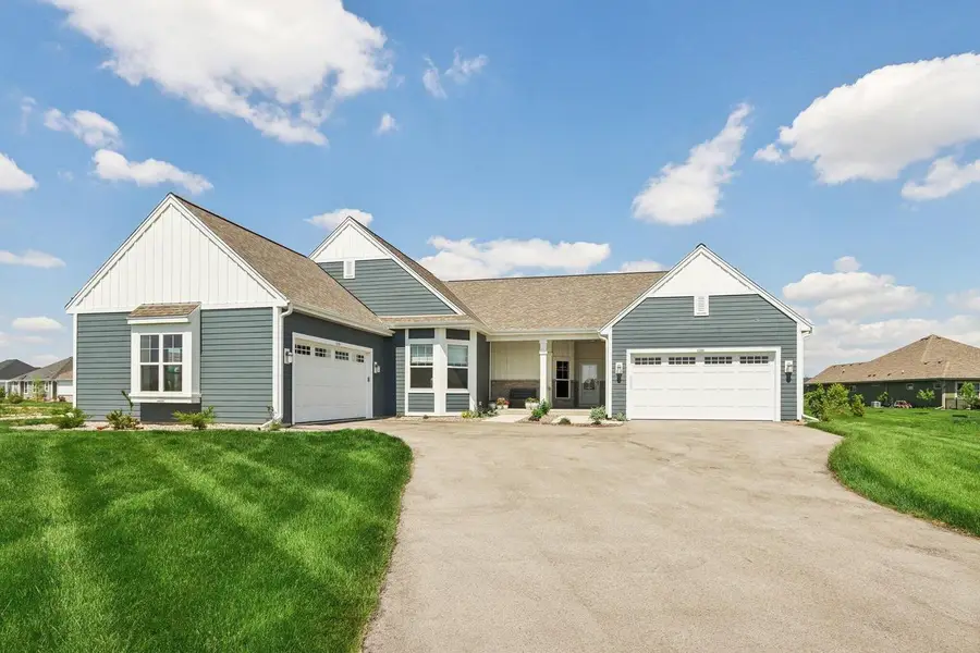 1388 Prairie Creek CIRCLE #12E, Oconomowoc, WI 53066 - #2