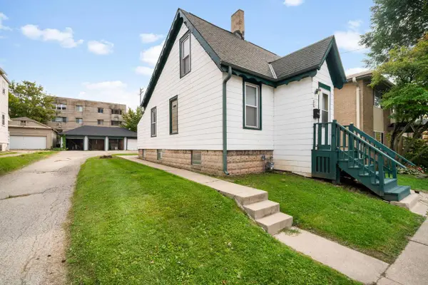 1616 N Warren AVENUE, Milwaukee, WI 53202