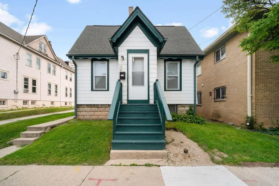 1616 N Warren AVENUE, Milwaukee, WI 53202 - #2