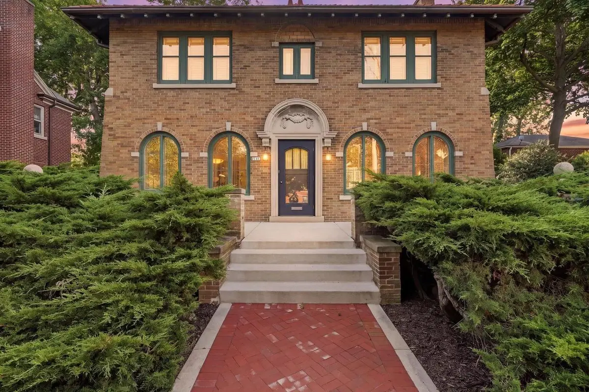 2522 N Summit AVENUE, Milwaukee, WI 53211 - #1