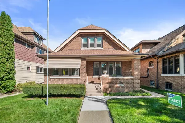 2546 S Howell AVENUE, Milwaukee, WI 53207