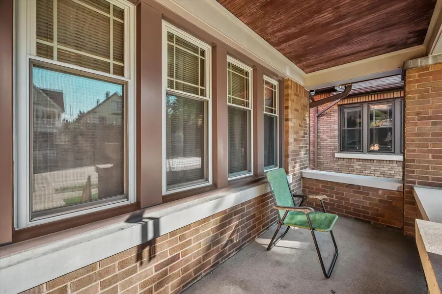 2546 S Howell AVENUE, Milwaukee, WI 53207 - #2