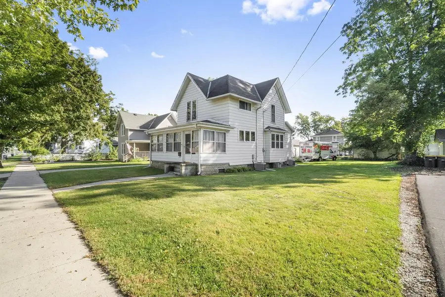 115 N West AVENUE, Waukesha, WI 53186 - #2