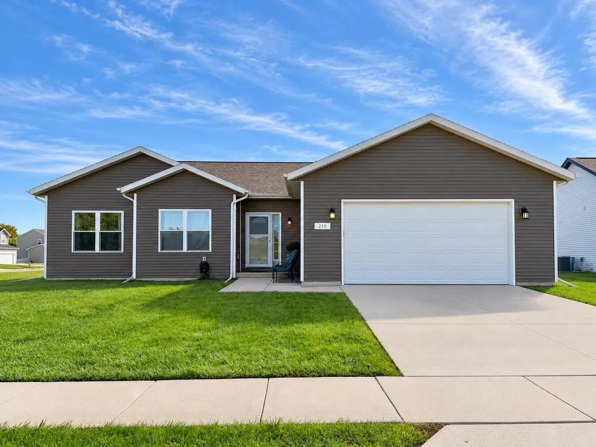 219 N Autumn DRIVE, Delavan, WI 53115 - #1