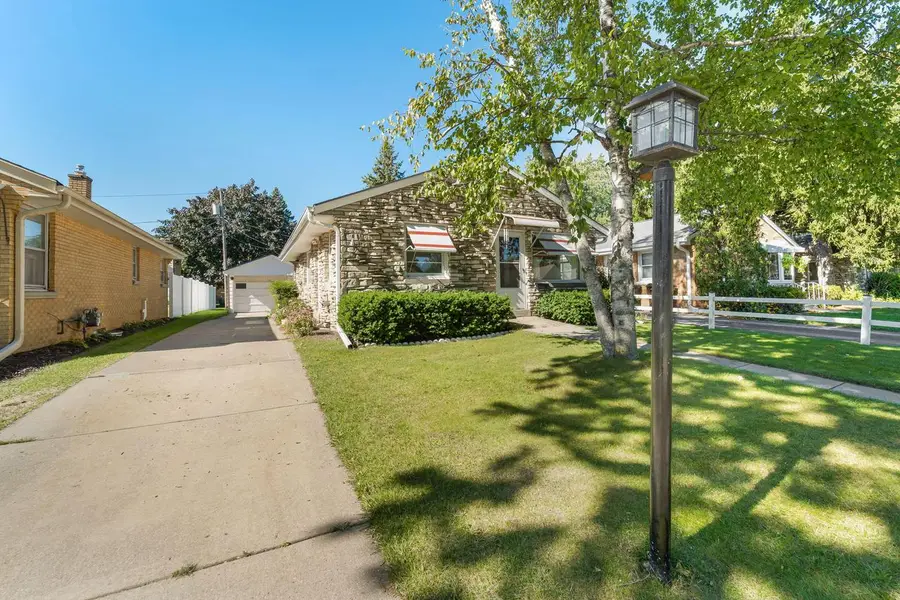 5751 N Dexter AVENUE, Glendale, WI 53209 - #2