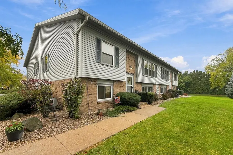 10248 W Parkedge CIRCLE, Franklin, WI 53132 - #3