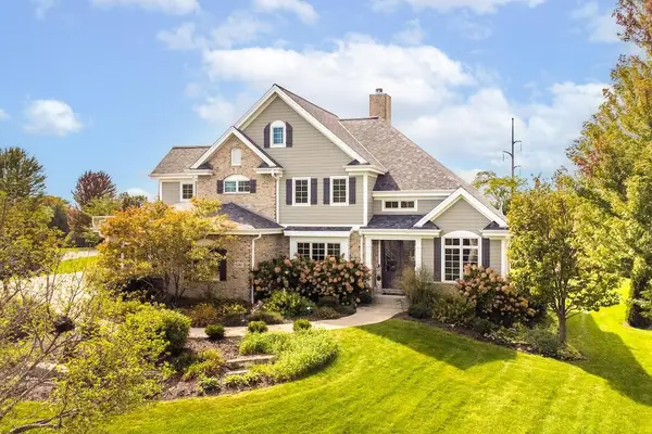 1286 Mary Hill CIRCLE, Hartland, WI 53029