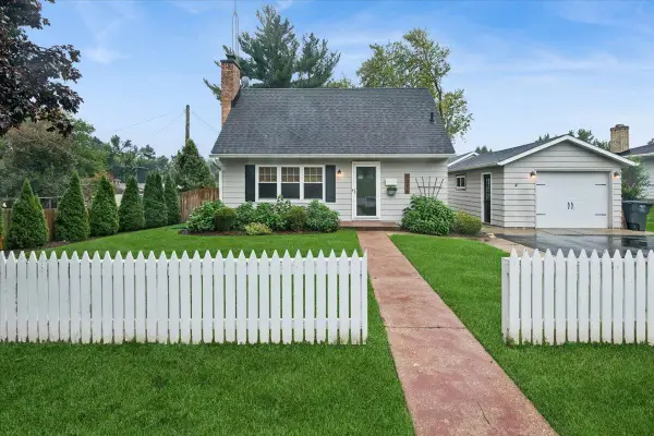 1016 Logan STREET, Lake Geneva, WI 53147