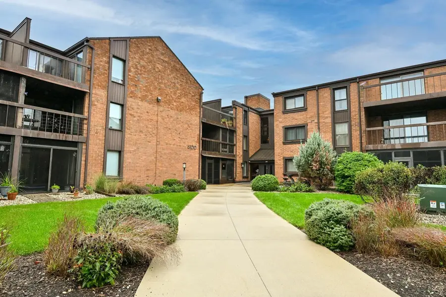 6100 W Stonehedge DRIVE #347, Greenfield, WI 53220 - #2