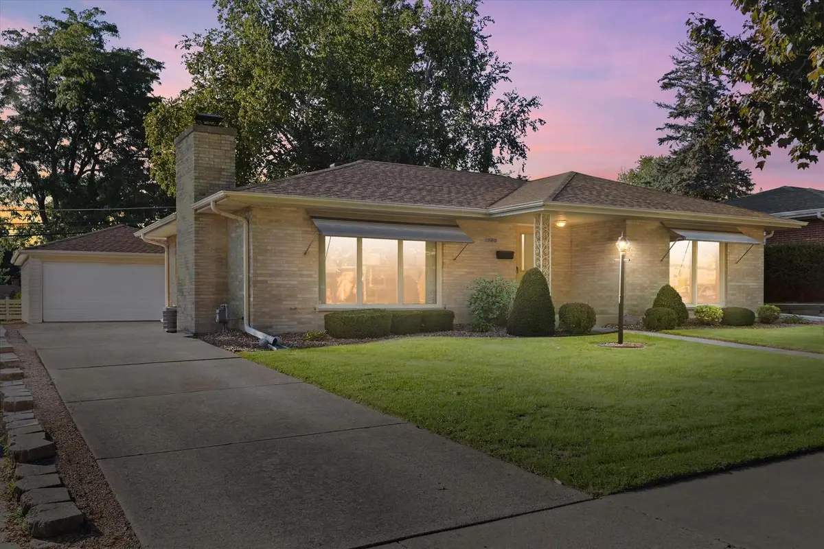 800 Echo LANE, Racine, WI 53406 - #1