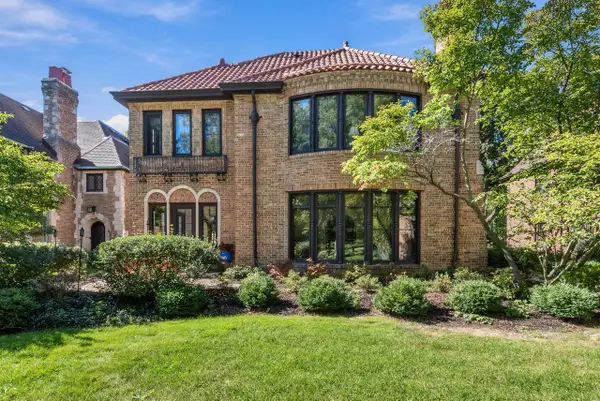 2841 N Lake DRIVE #2, Milwaukee, WI 53211