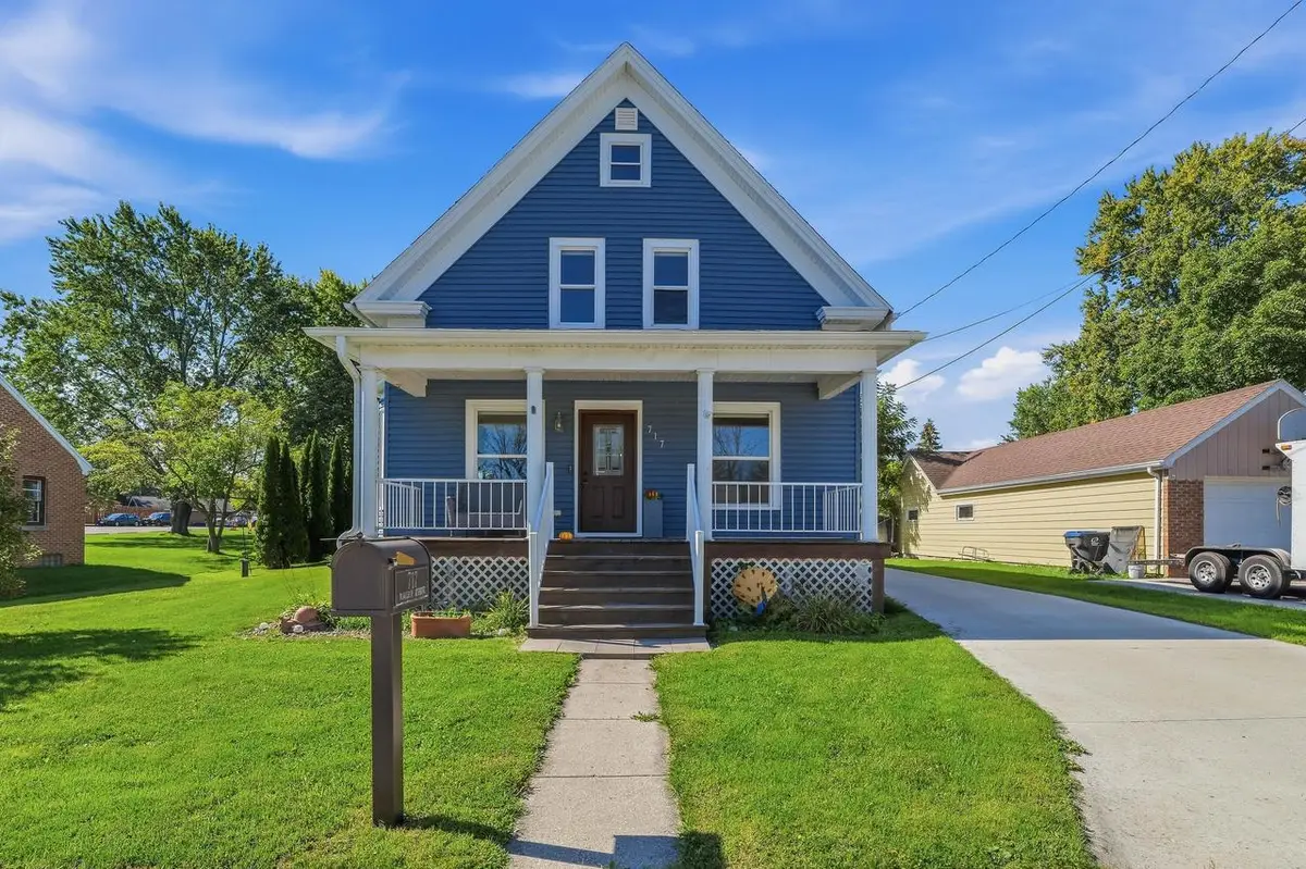 717 MADISON AVENUE, Howards Grove, WI 53019 - #1