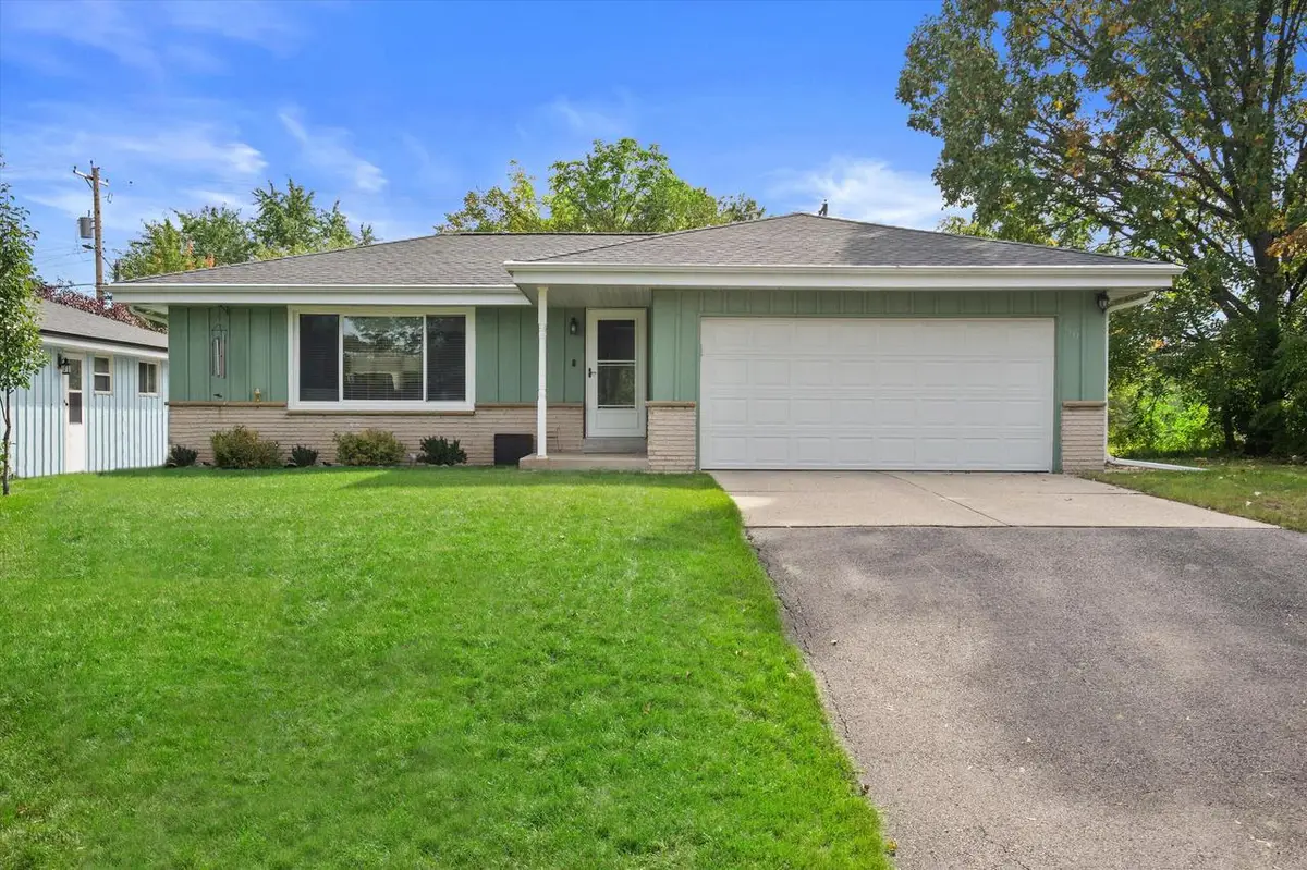 9537 W Sarasota PLACE, Wauwatosa, WI 53222 - #1