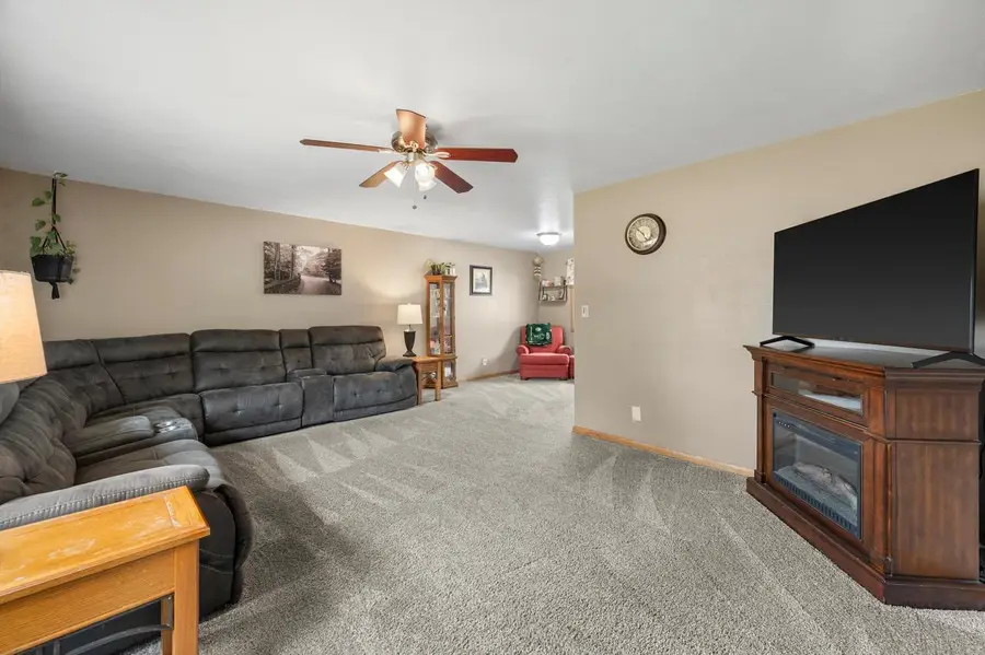 9537 W Sarasota PLACE, Wauwatosa, WI 53222 - #2