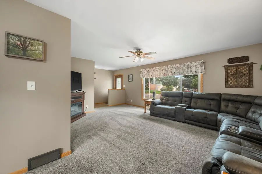 9537 W Sarasota PLACE, Wauwatosa, WI 53222 - #3