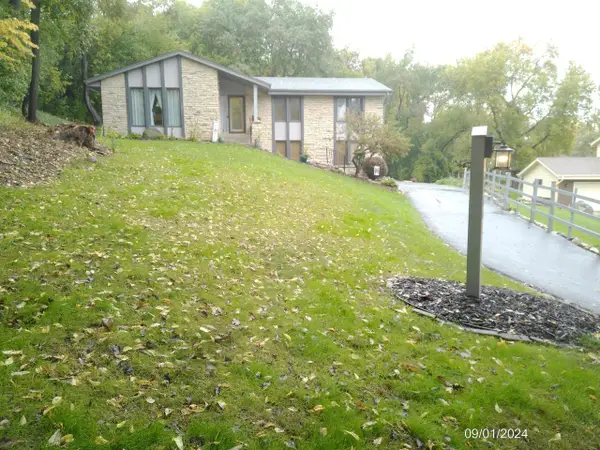 2116 Harris Highland DRIVE, Waukesha, WI 53188