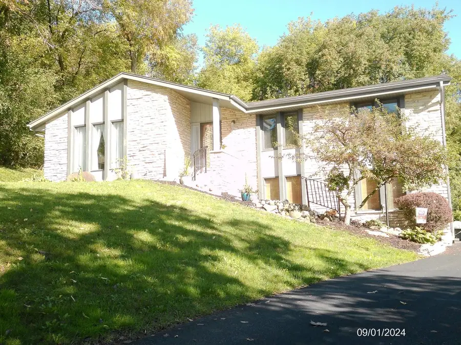 2116 Harris Highland DRIVE, Waukesha, WI 53188 - #2