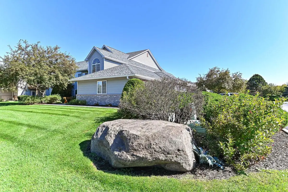 2211 N University DRIVE #Unit 4, Waukesha, WI 53188 - #1