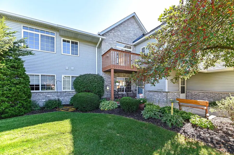 2211 N University DRIVE #Unit 4, Waukesha, WI 53188 - #2
