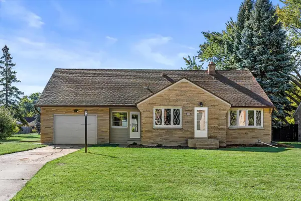 7921 W Whitaker AVENUE, Greenfield, WI 53220