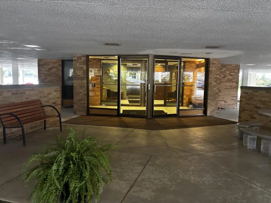 333 N Lake ROAD #201, Oconomowoc, WI 53066 - #3
