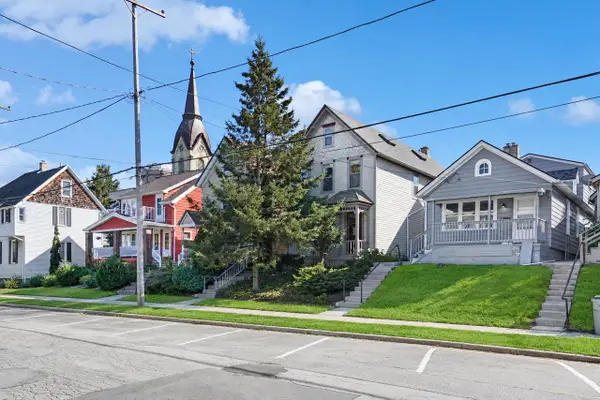 1021 E Pearson STREET, Milwaukee, WI 53202