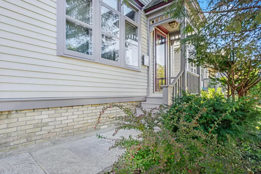 1021 E Pearson STREET, Milwaukee, WI 53202 - #3